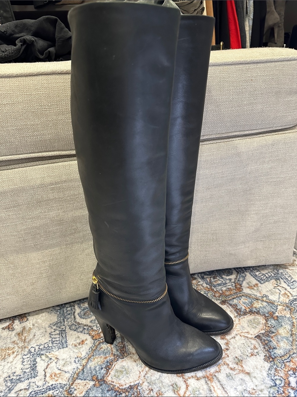 Black Knee-High Leather Heeled Boots with Gold Zip Detail